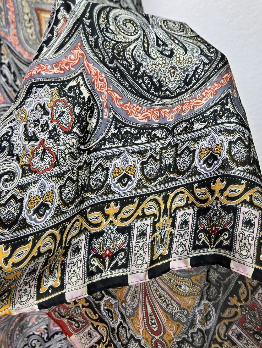 VTG Rectangle Scarf Silk Feeling Paisley Medallion Boho Shawl Wrap Cream Satin